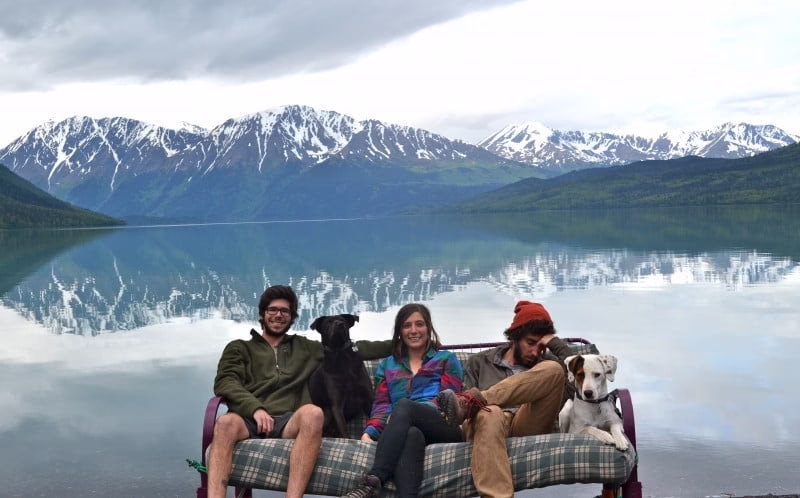 0 CATERS Couch Surfing In The USA 01