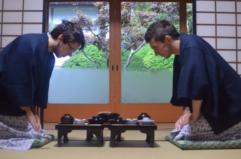 Večeře v jukatě na tatami v tradičním japonském ubytování