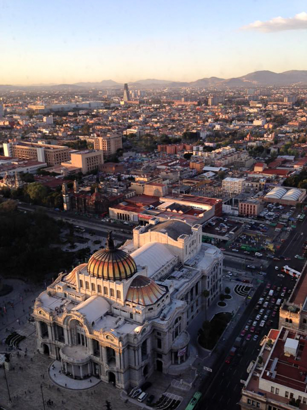 Výhled na Mexico City a Palacio de bella