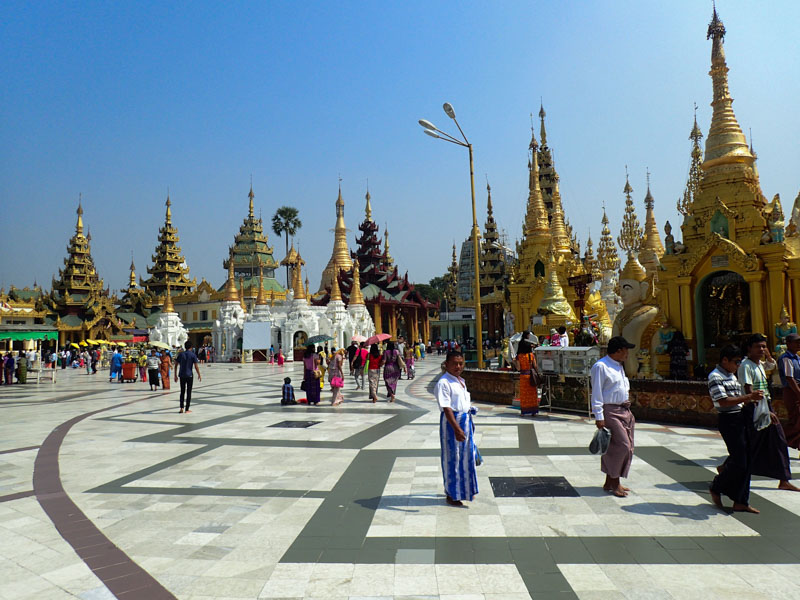Shwedagon pagoda v Yangon, kterou navštívil i bývalý prezident Obama