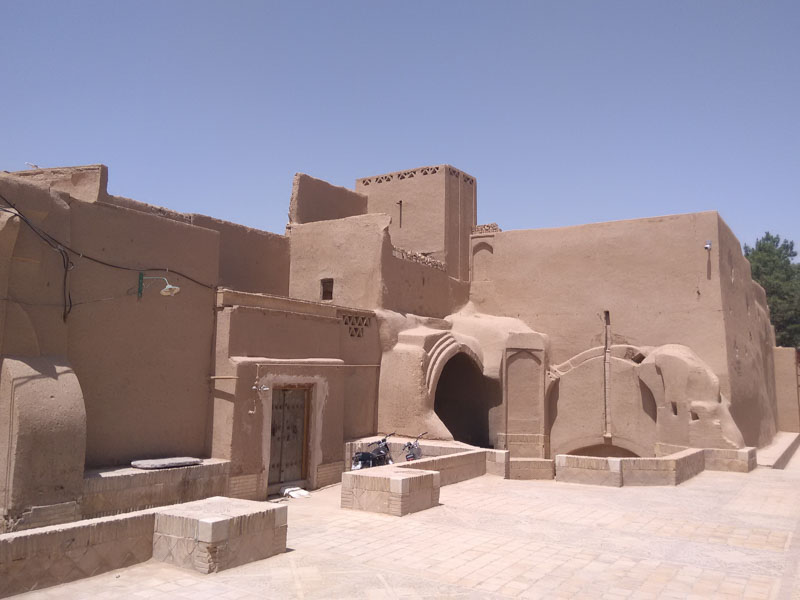 Původní hliněné domy v pouštním městě Yazd jsou stále obydlené