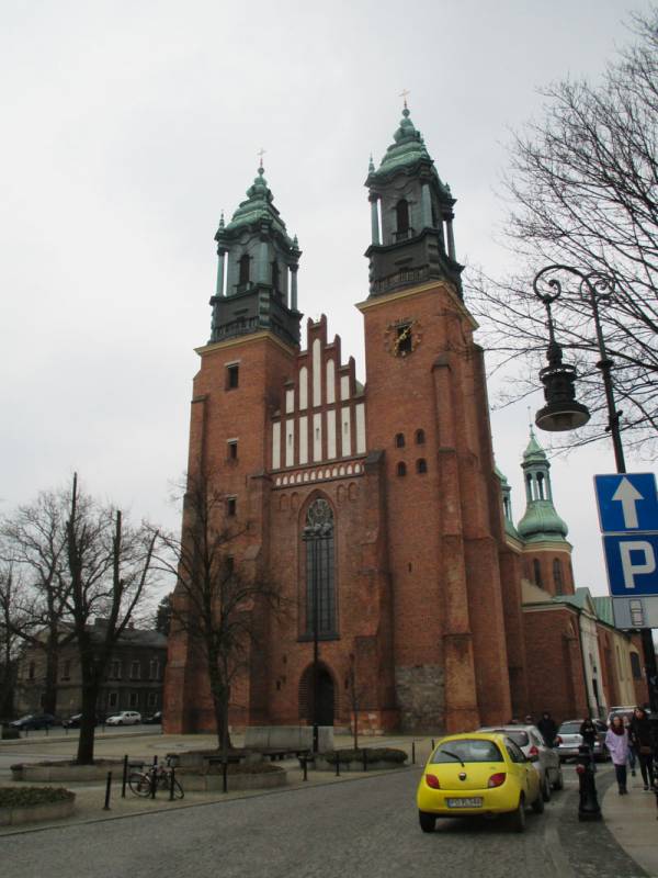 Poznaň, katedrála na Tumském ostrově, místo posledního odpočinku prvních polských králů