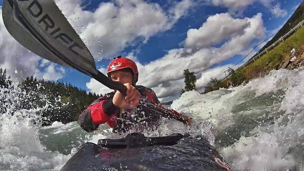 Tom při zábavě na kajaku v Norsku 3