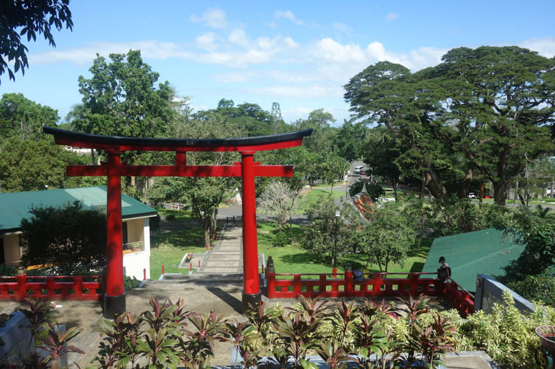 Japonská brána v kampusu univerzity v Los Baños
