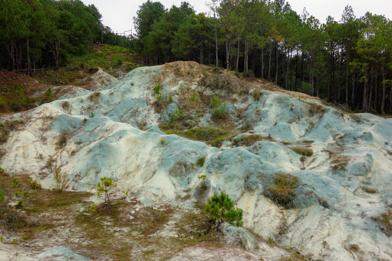 Blue Soil – skryté místo v lesích kolem Sagady (Luzon)