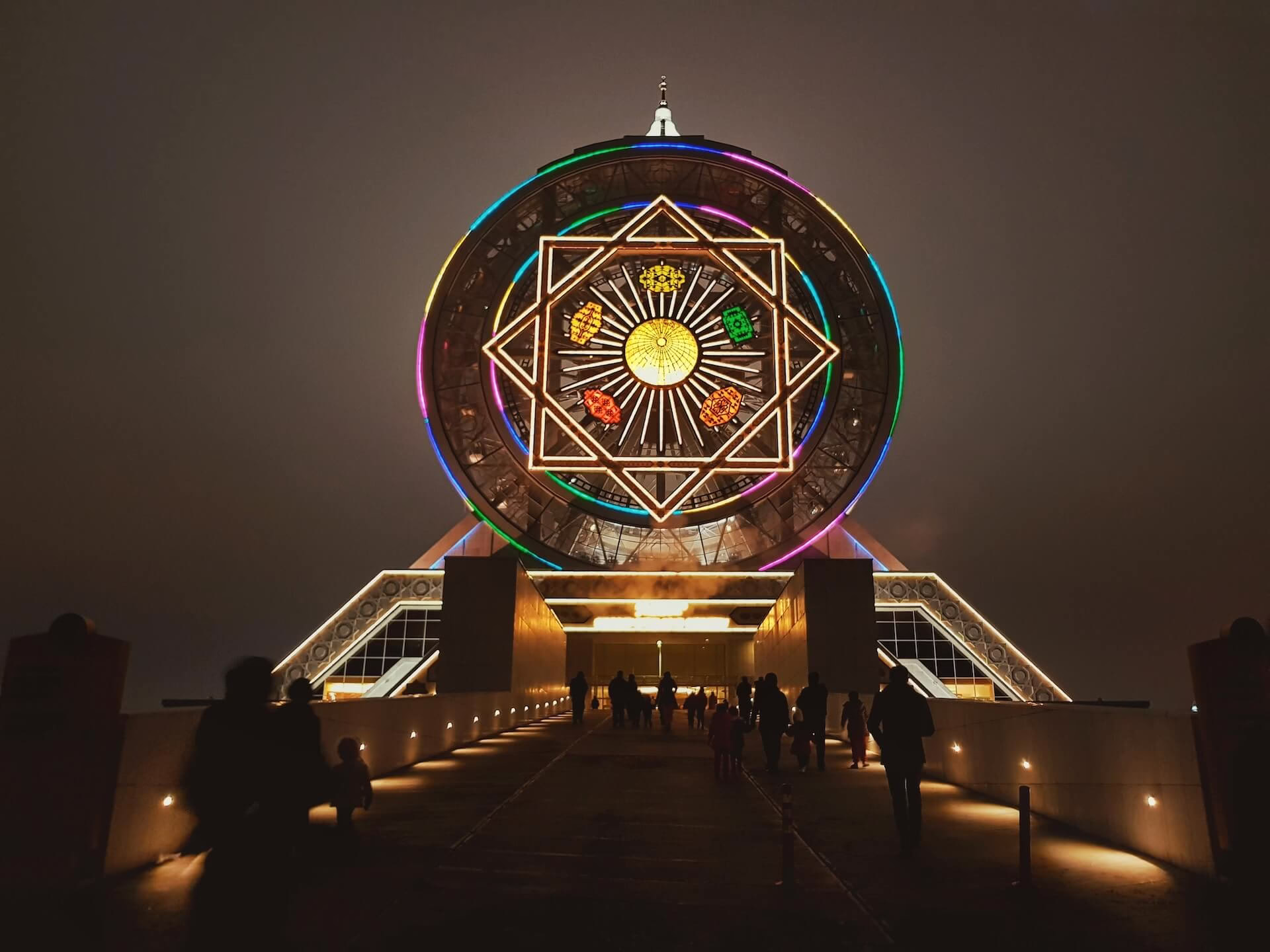 Alem Center – největší ruské kolo pod střechou na světě