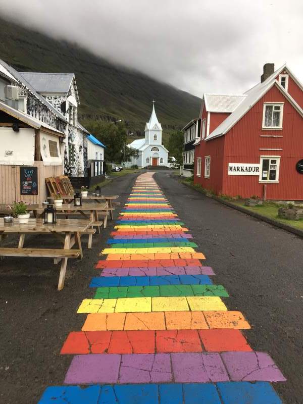 Kostel ve vesnici Seyðisfjörður na východě Islandu