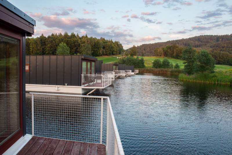 ygolf glamping houseboat