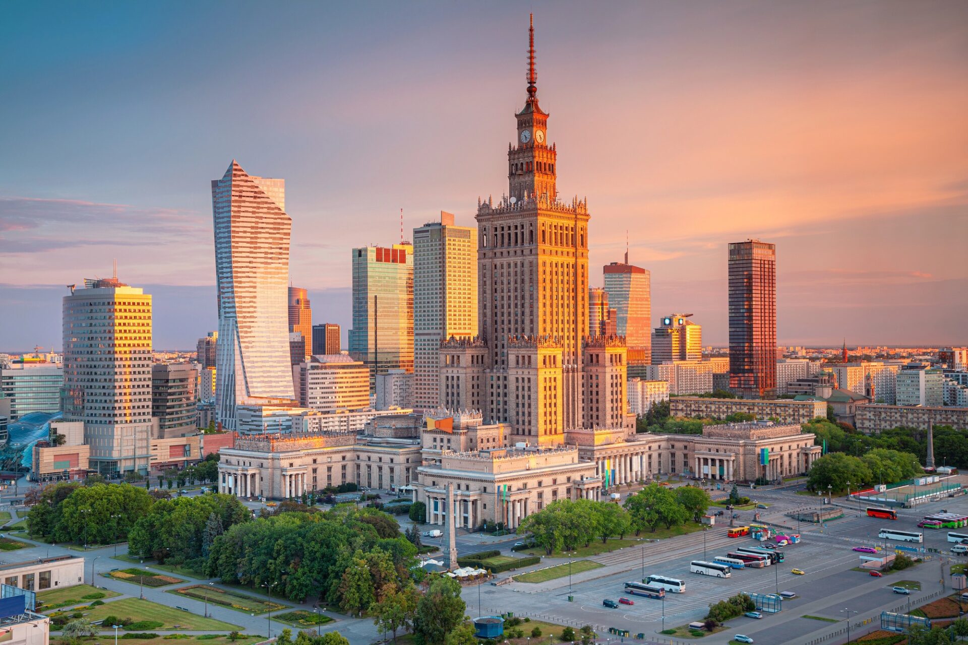 Palác kultury a vědy a moderní panorama Varšavy