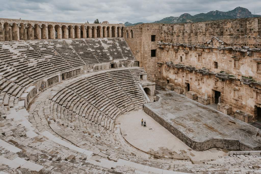 Antálie – antické divadlo Aspendos