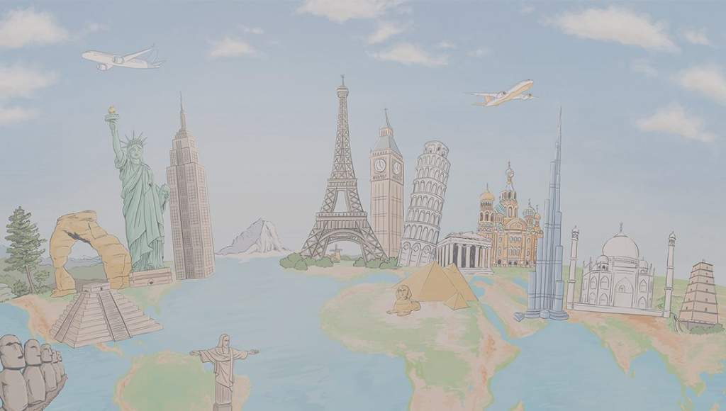 Ilustrace mapy světa s ikonickými památkami (Eiffelova věž, Socha Svobody) a letadly. Pozadí pro cestovatelské tipy a triky.
