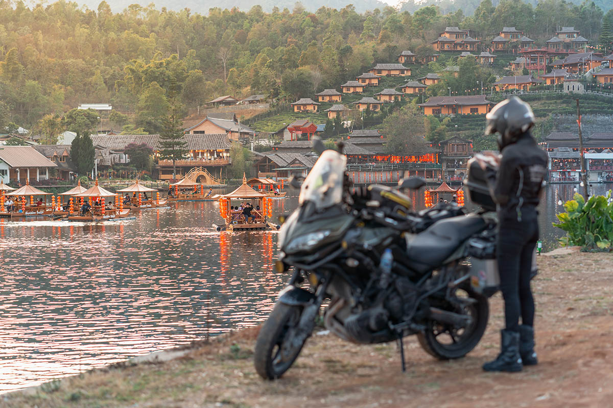 Výlet na motorce do Ban Rak Thai, Mae Hong Son, severní Thajsko