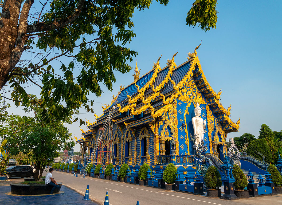 Modrý chrám Wat Rong Suea Ten, Chiang Rai, Thajsko