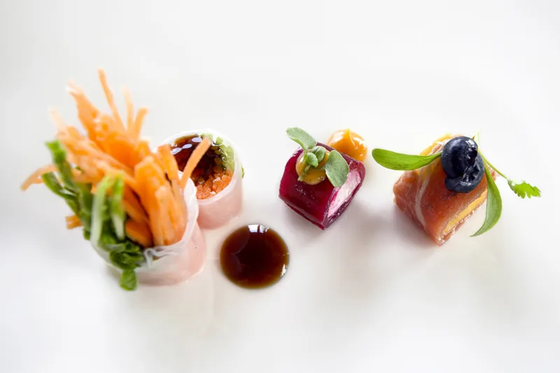 Raw food připravený na luxusním resortu Huvafen Fushi 5* na severním Male atolu. Resort má spa pod hladinou moře