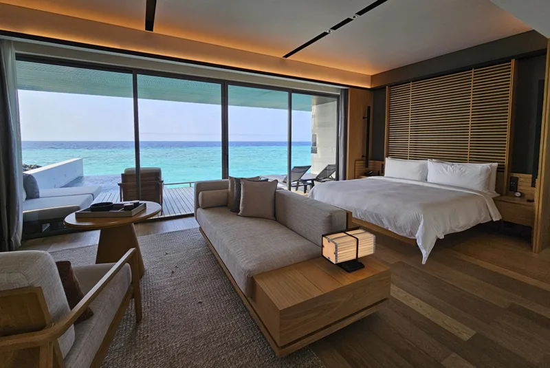 Vodní vila na luxusním minimalistickém resortu Alila Kothaifaru 5* na Raa atolu