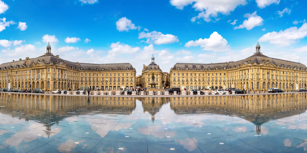 Place de la Bourse a vodní zrcadlo Miroir d’eau v Bordeaux