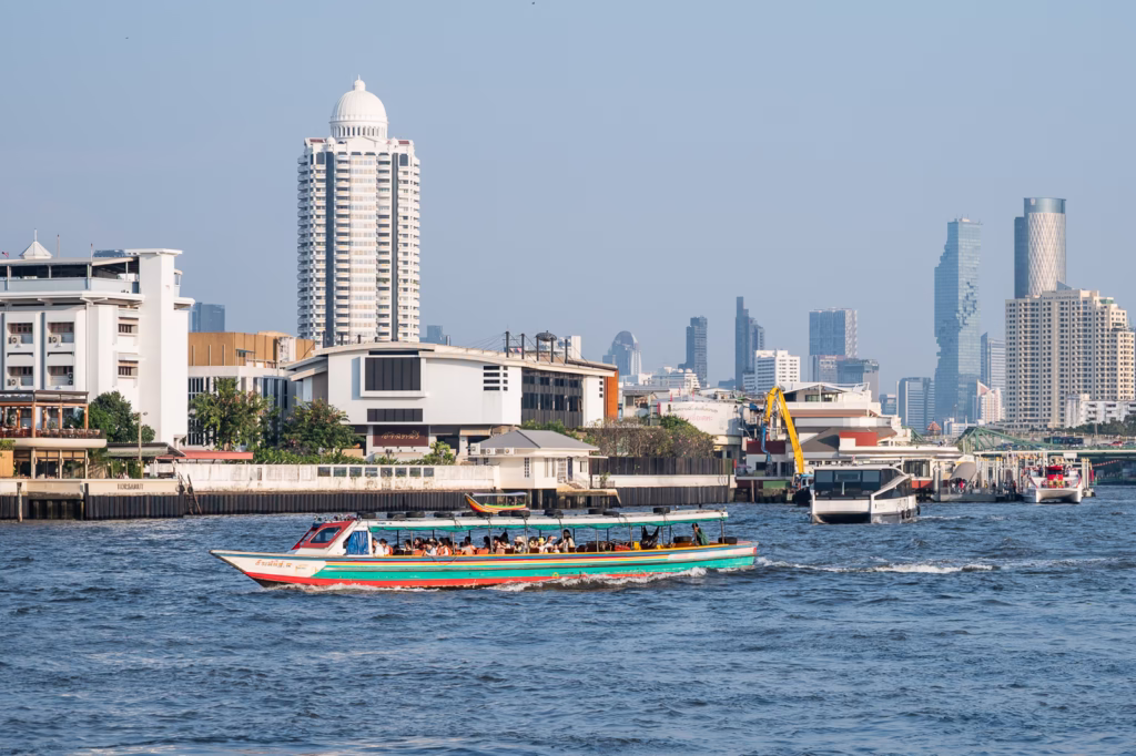 Lodě na řece Chayo Phraya Bangkok