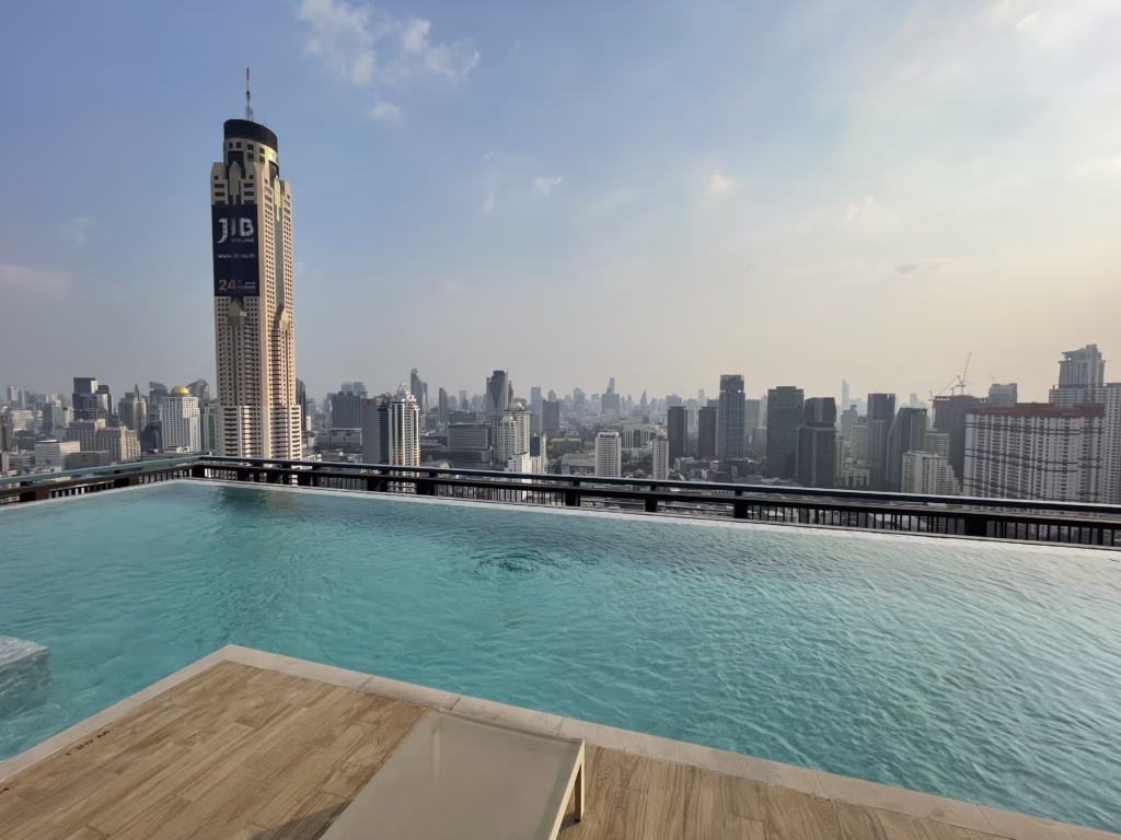 Bangkok ubytování s rooftop infinity bazénem