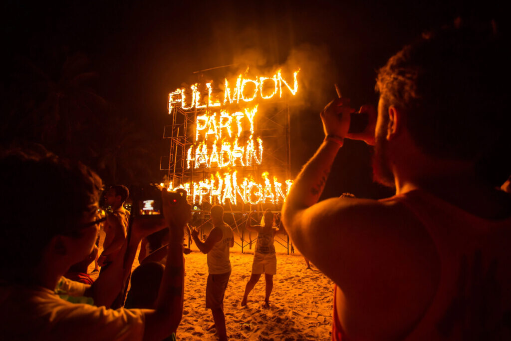 Fulmoon party na ostrově Ko Phangan v Thajsku