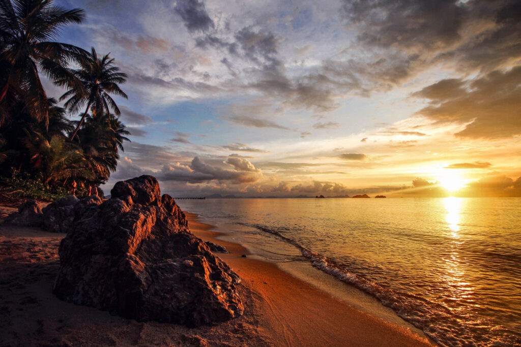 Západ slunce na Lipa Noi, Ko Samui, Thajsko