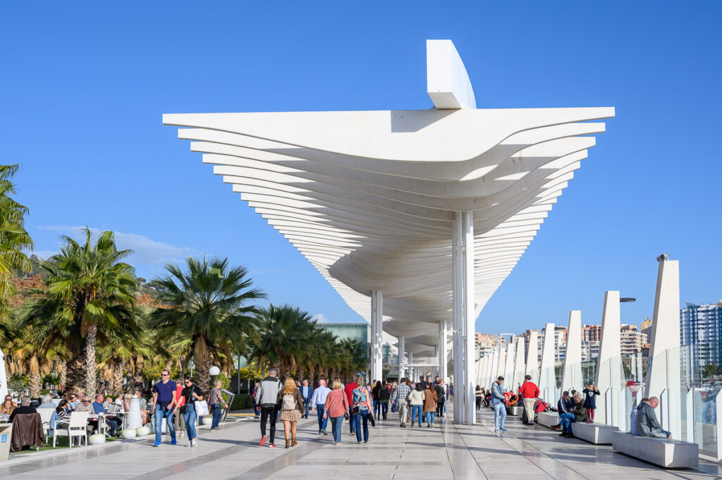 Promenáda Palmeral De Las Sorpresas, Málaga, Španělsko