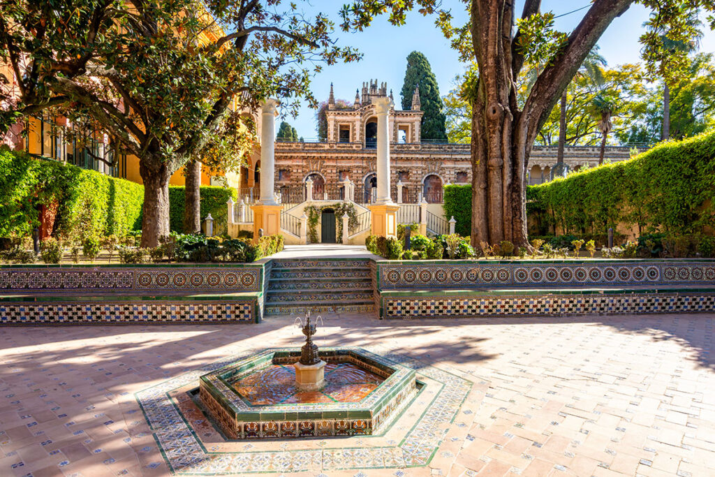 Zahrady královského paláce Alcázar v Seville, Andalusie, Španělsko