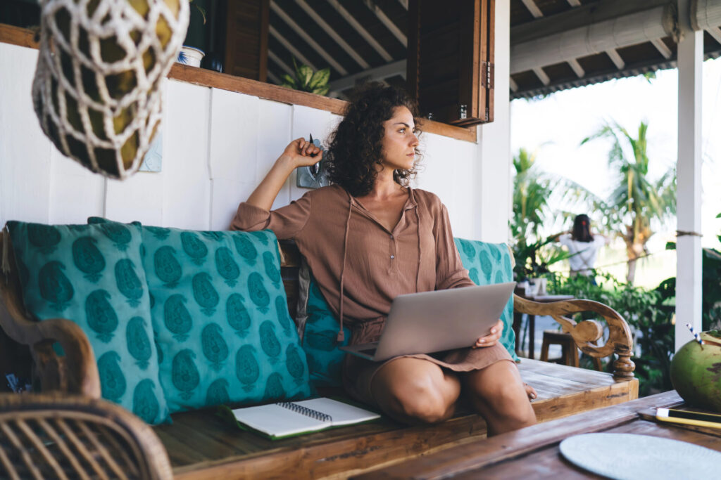 Digitální nomádka v coworkingu, jak vyřešit sídlo firmy i OSVČ při cestování