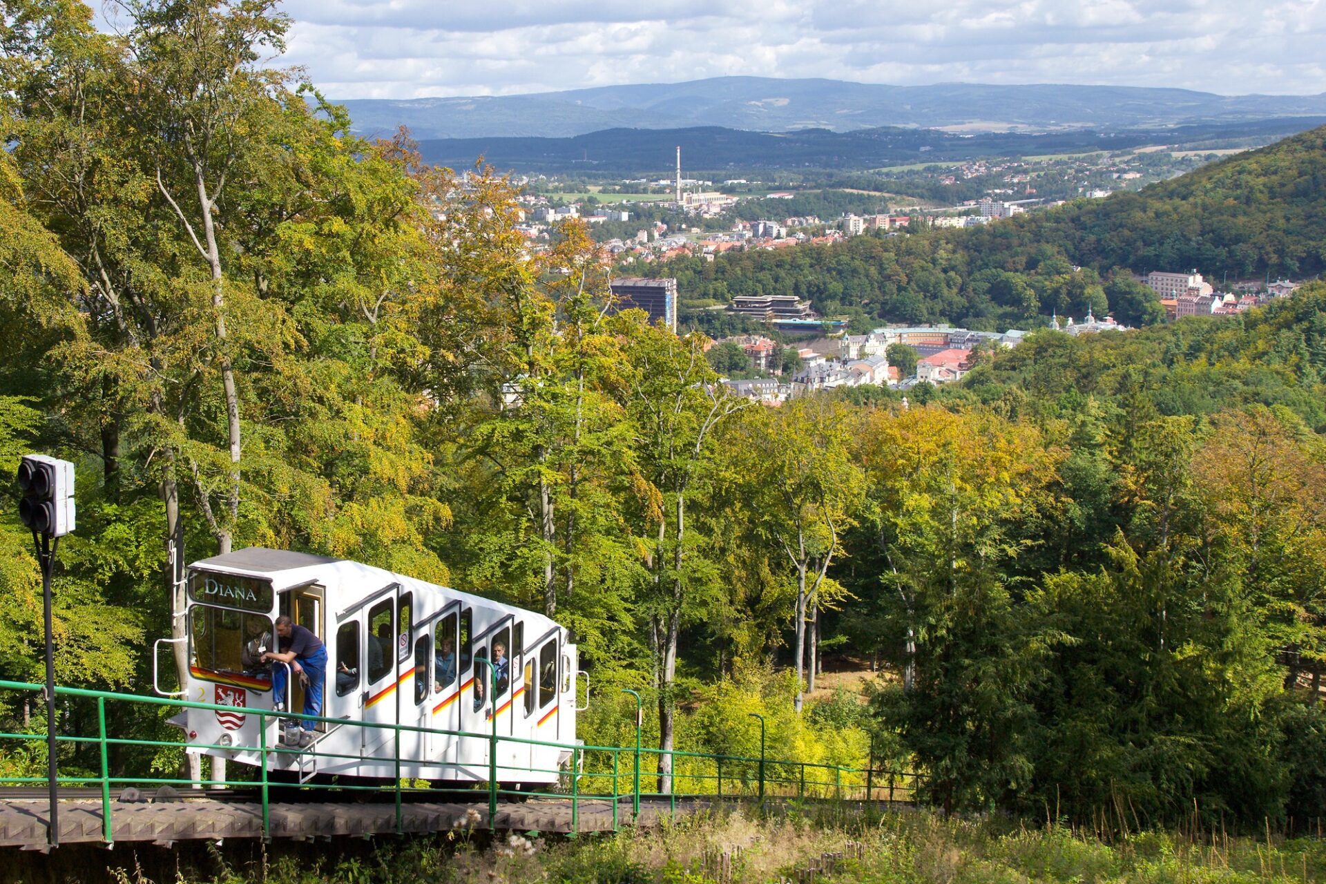 Lanovka na rozhlednu Diana v Karlových Varech