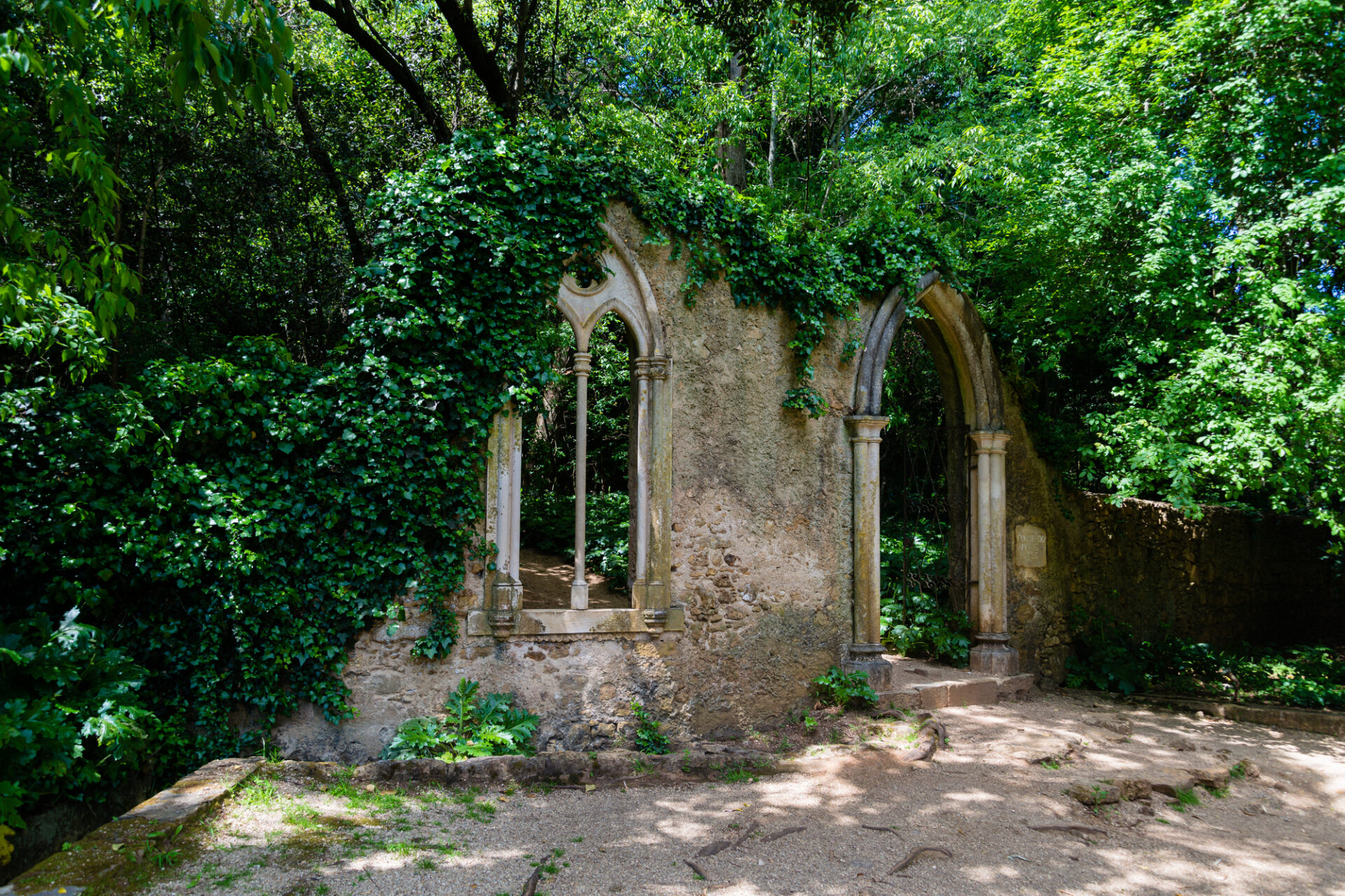 Quinta das Lágrimas Zřícenina v zahradě Quinta das Lágrimas s legendou Inês de Castro v Coimbře