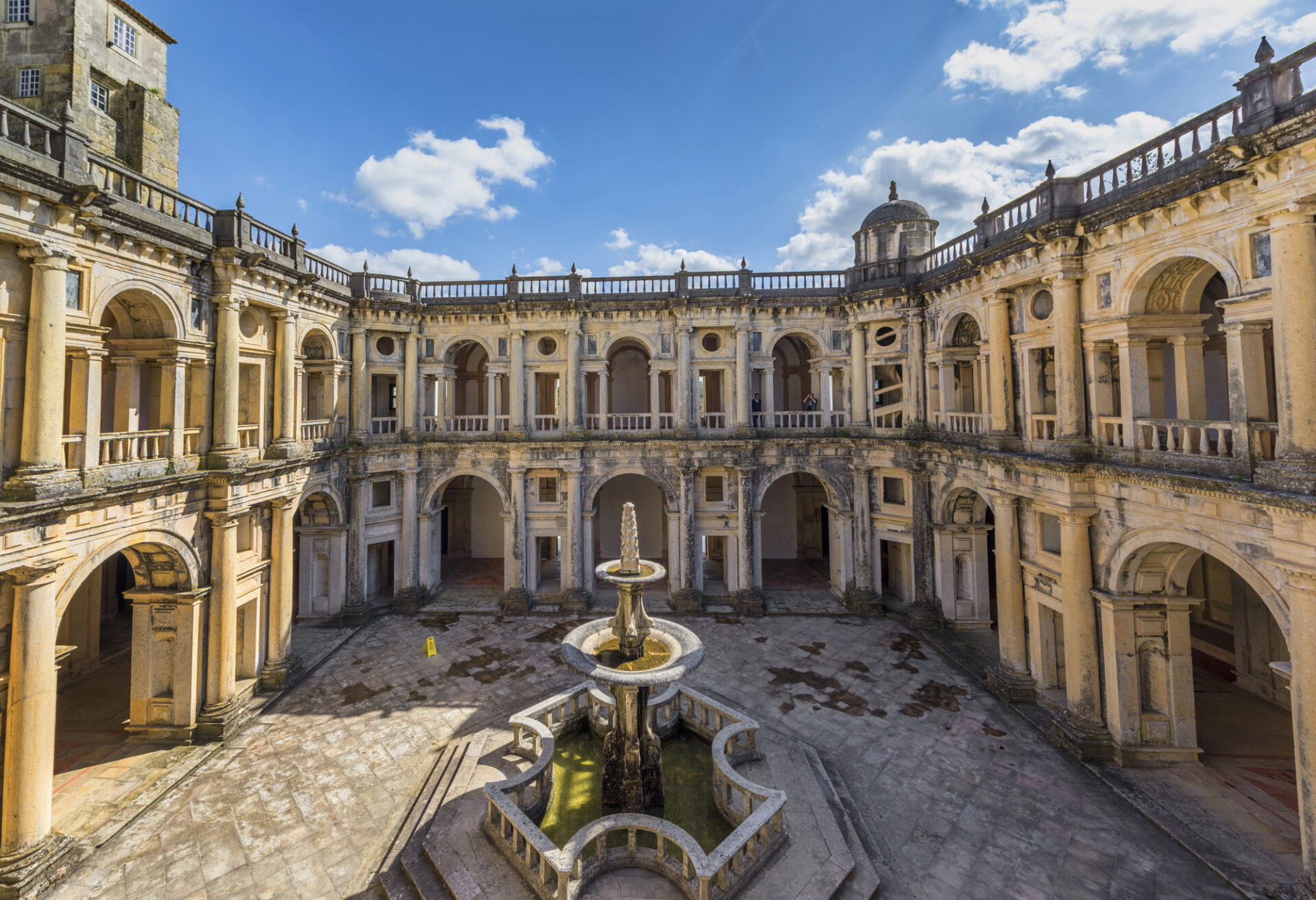 Convento de Cristo, Tomar Renesanční nádvoří templářského kláštera Convento de Cristo v Tomaru