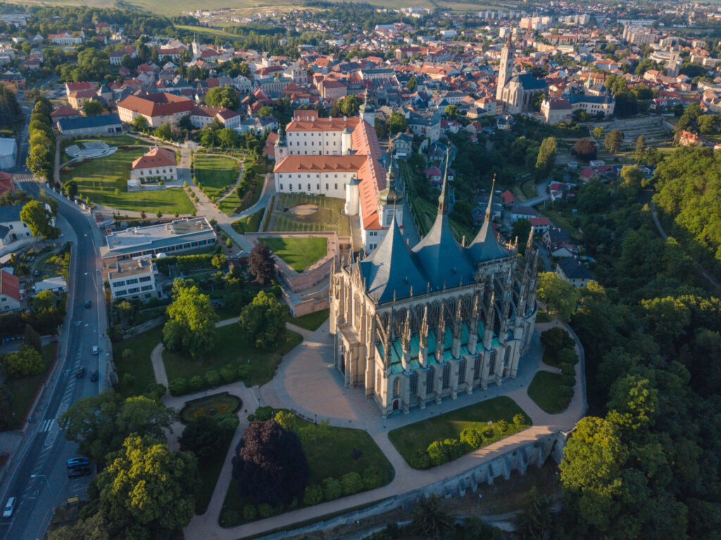Letecký pohled na Kutnou Horu s chrámem sv. Barbory, UNESCO Česká republika