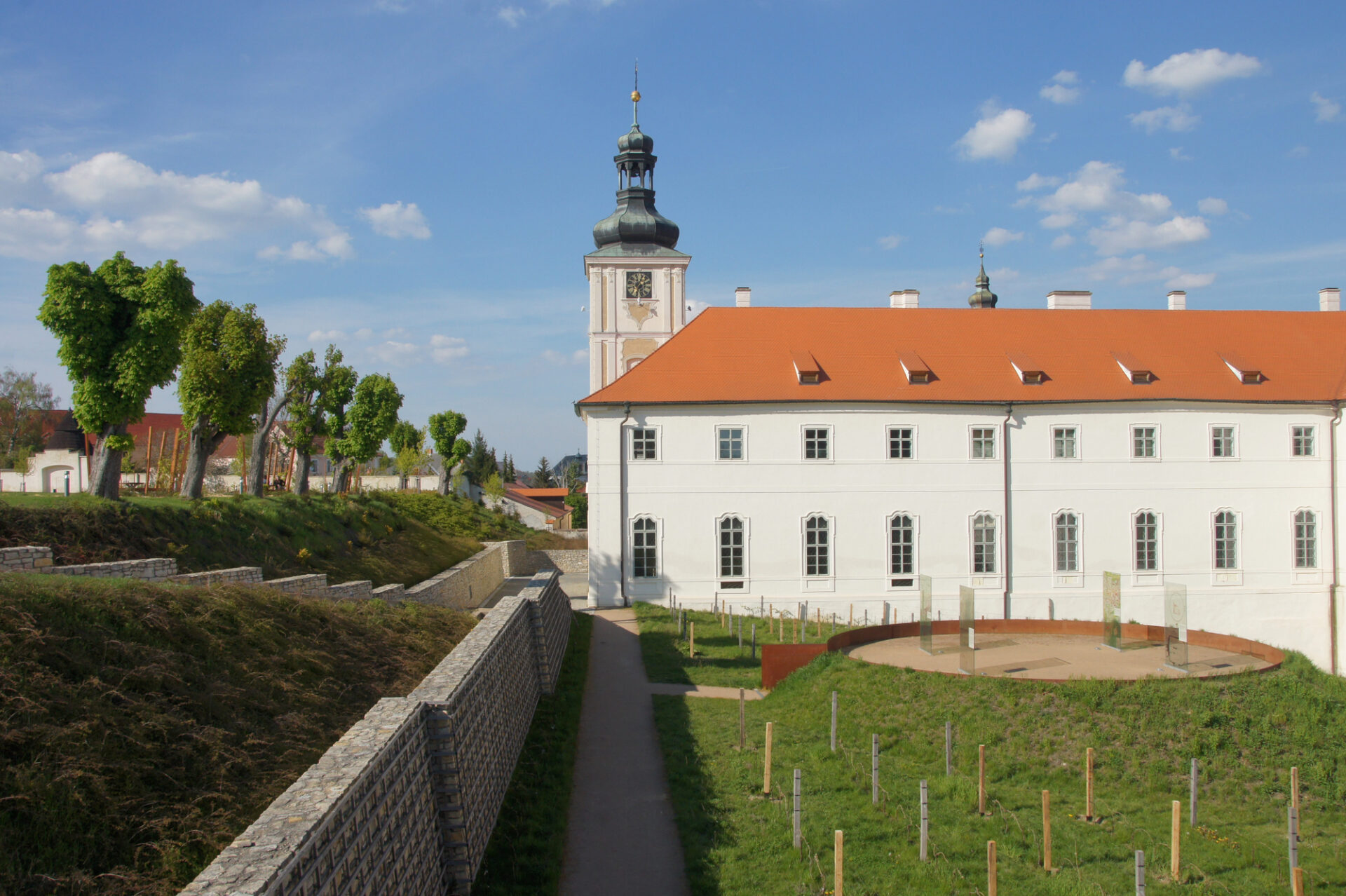 Jezuitská kolej s vinicí a galerií GASK