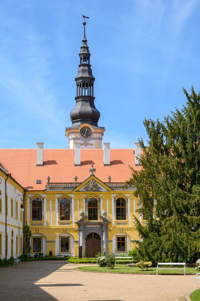 Detail nádvoří zámku Děčín