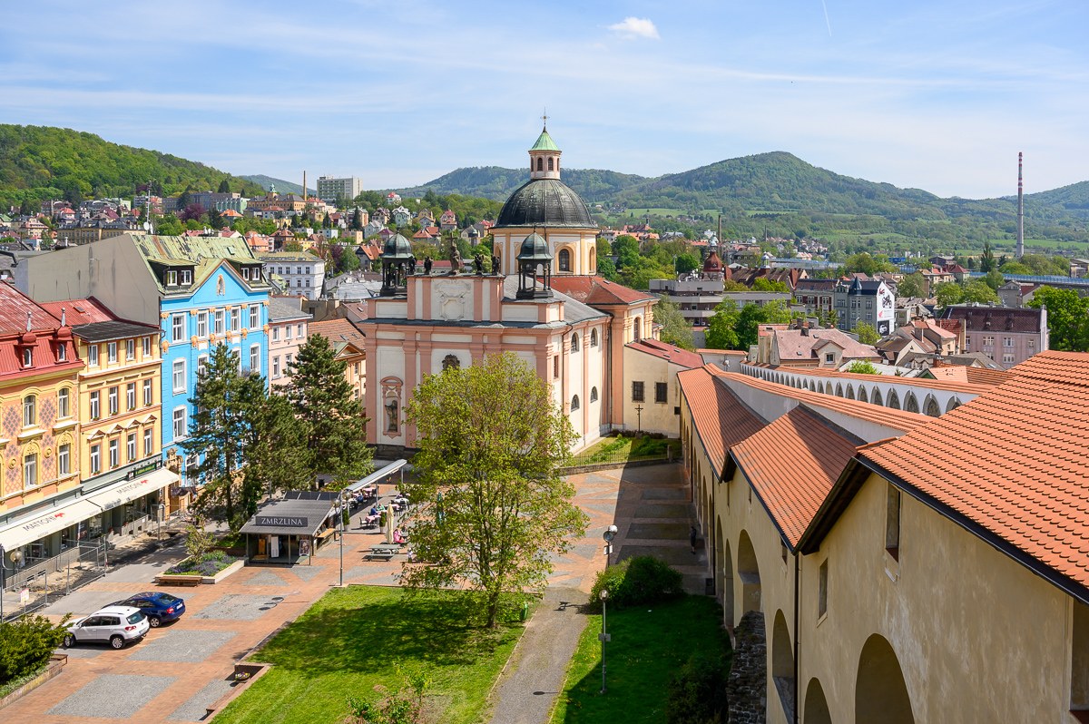 Kostel Povýšení svatého Kříže a Křížová ulice
