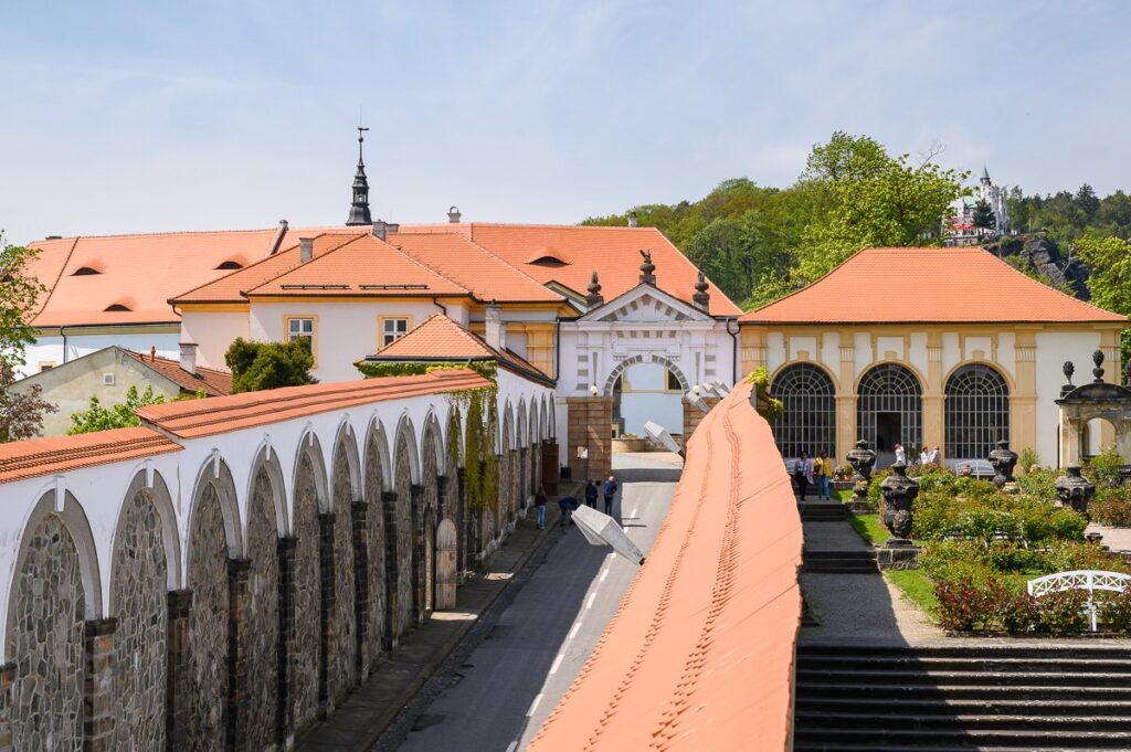 Zámek Děčín a Dlouhá jízda