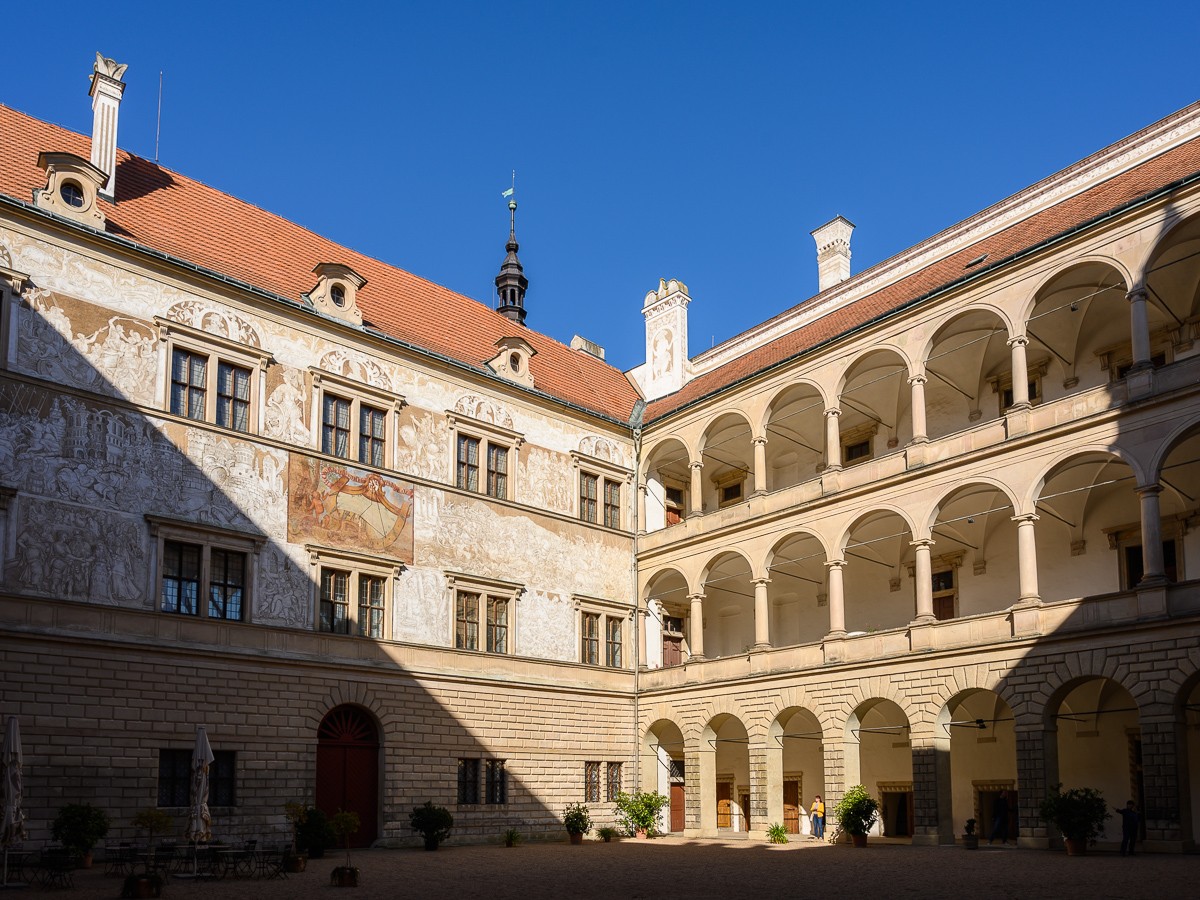 Renesanční arkády na nádvoří zámku Litomyšl