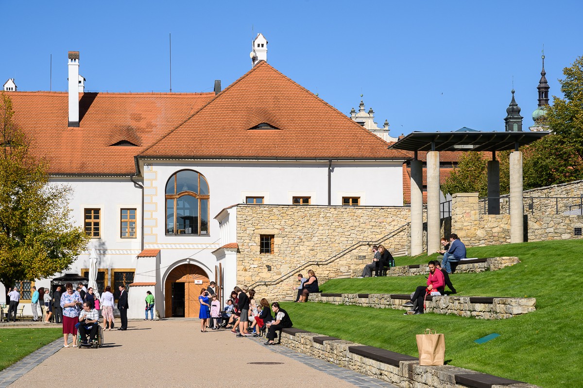 Klášterní zahrady v Litomyšli s piaristickou kolejí v pozadí