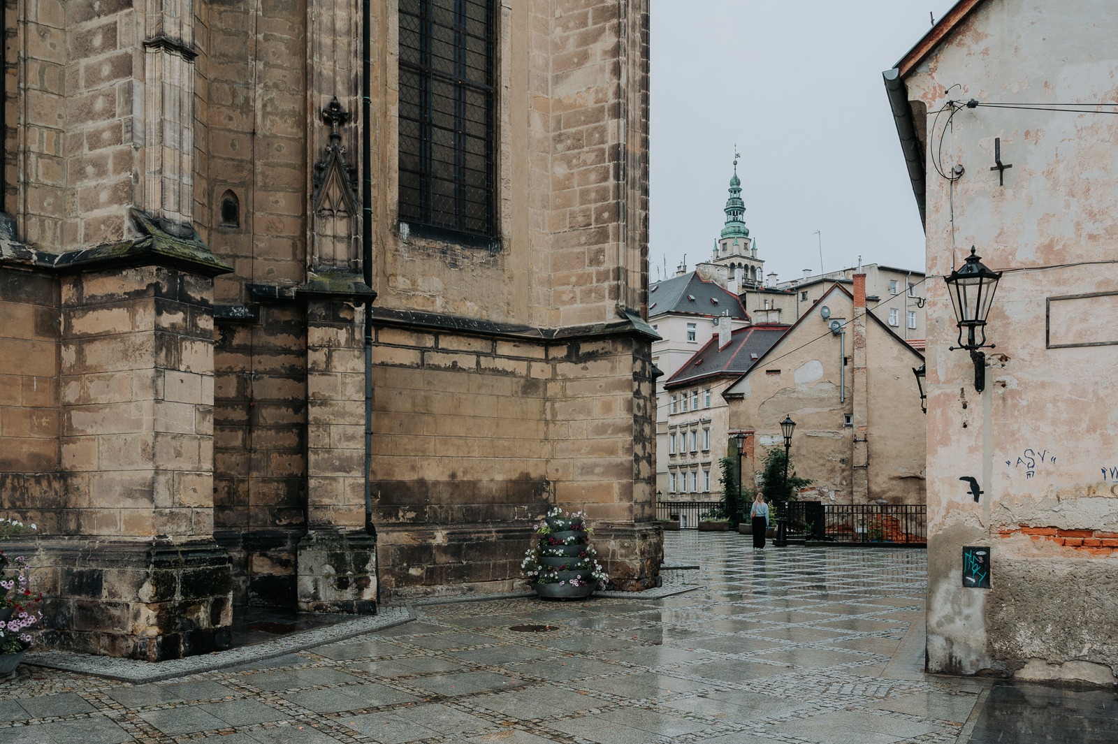 Gotická bazilika Nanebevzetí Panny Marie v Kladsku – opěráky a věž