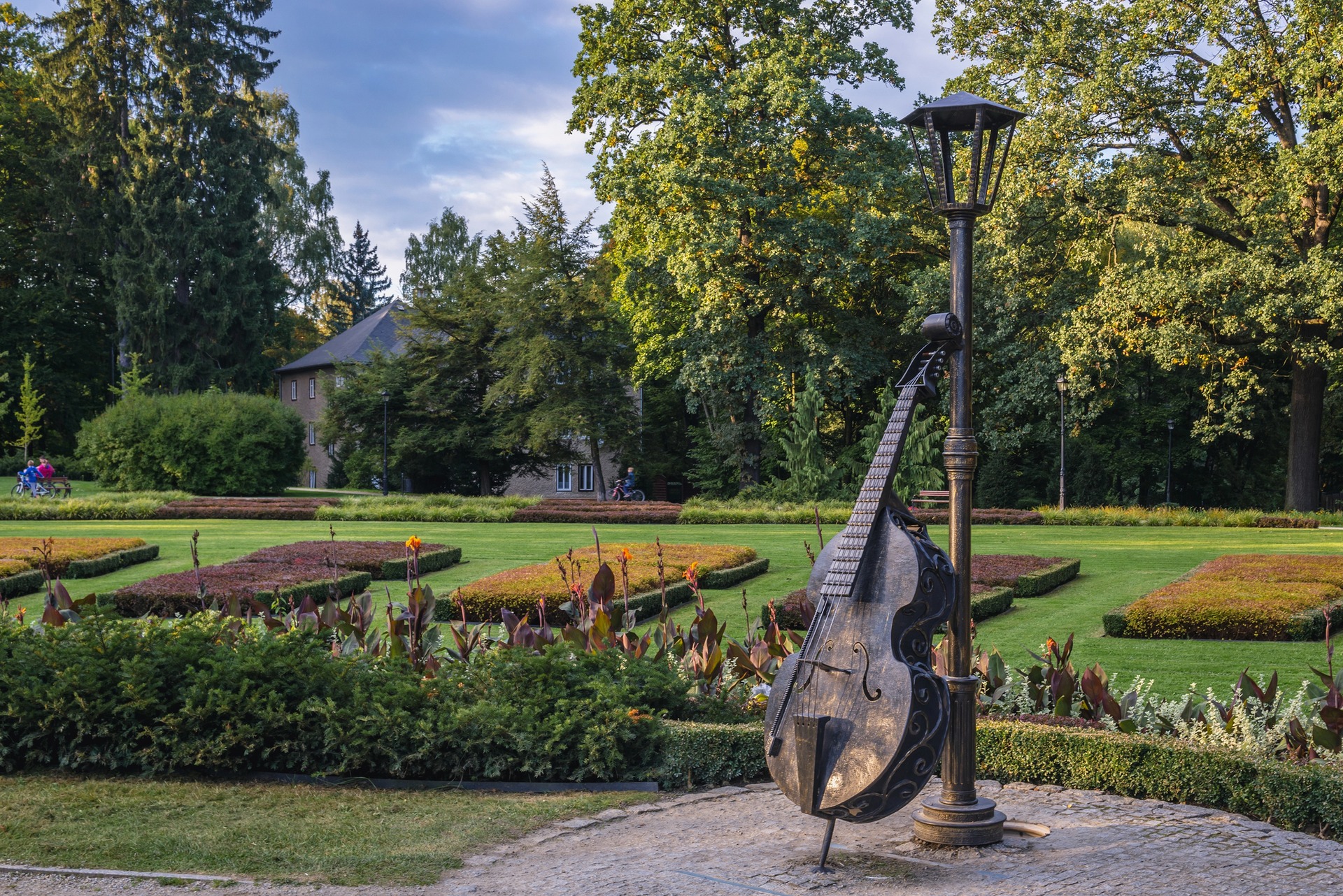Ogród Muzyczny s kolonádou a palmami v Parku Zdrojowym v Kudowě-Zdroji