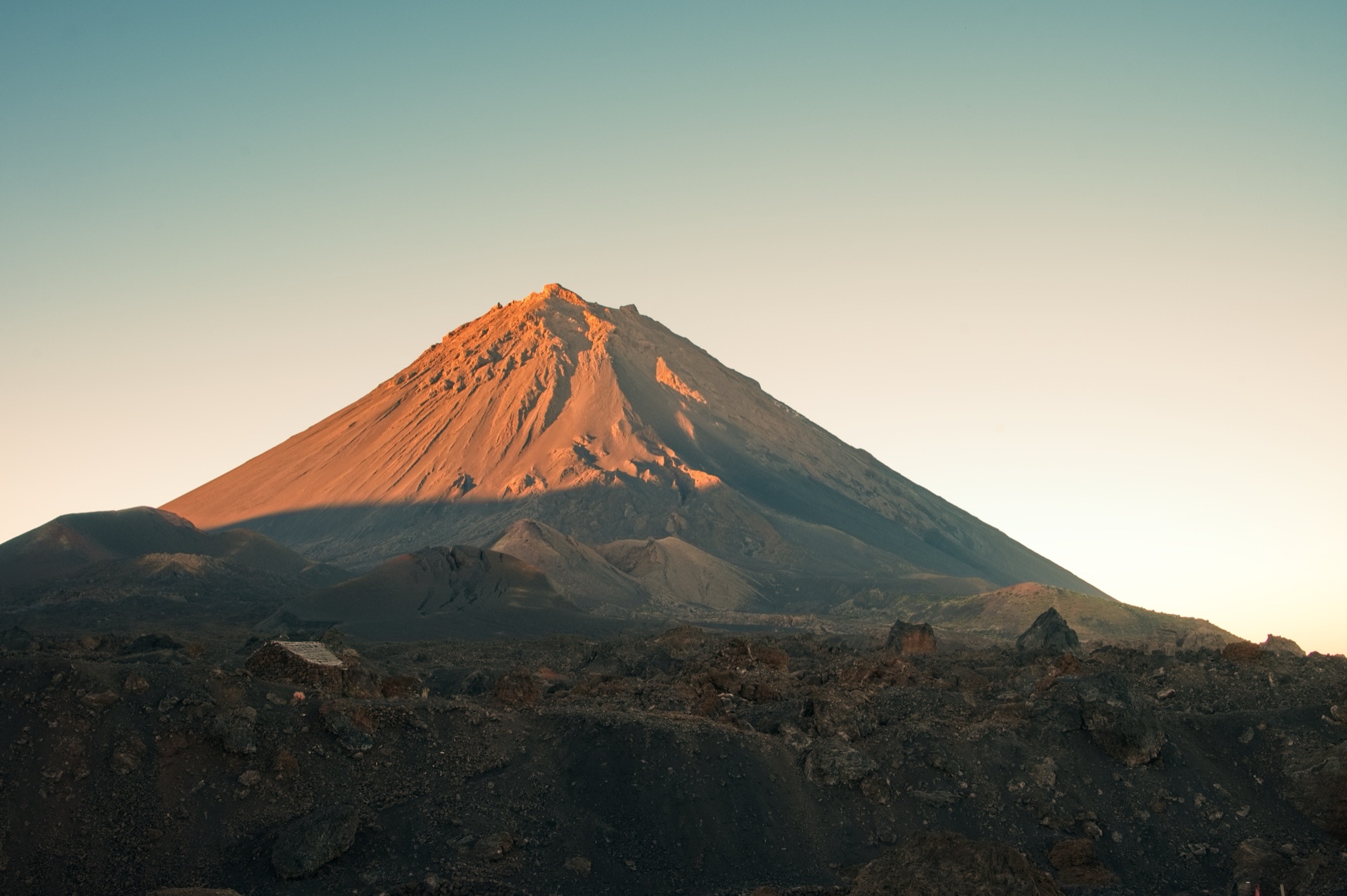 Sopka Pico do Fogo, nejvyšší hora Kapverd, na ostrově Fogo