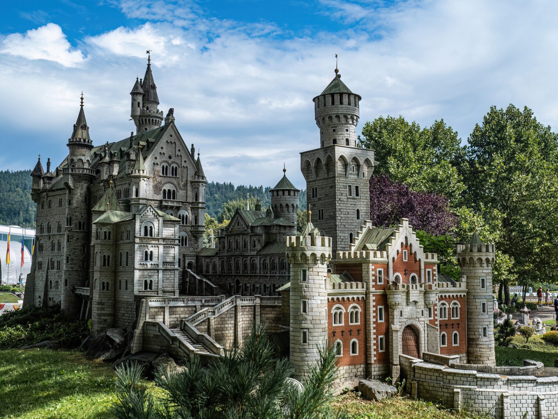 Minimundus v Klagenfurtu Model zámku Neuschwanstein v parku miniatur Minimundus v Klagenfurtu