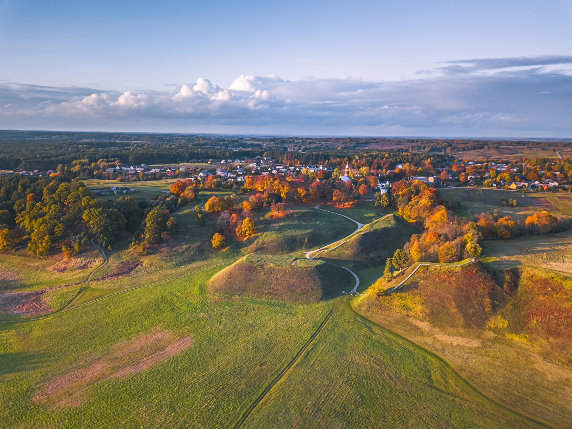 Travnatá hradiště v Kernavė, UNESCO lokalita a první hlavní město Litvy