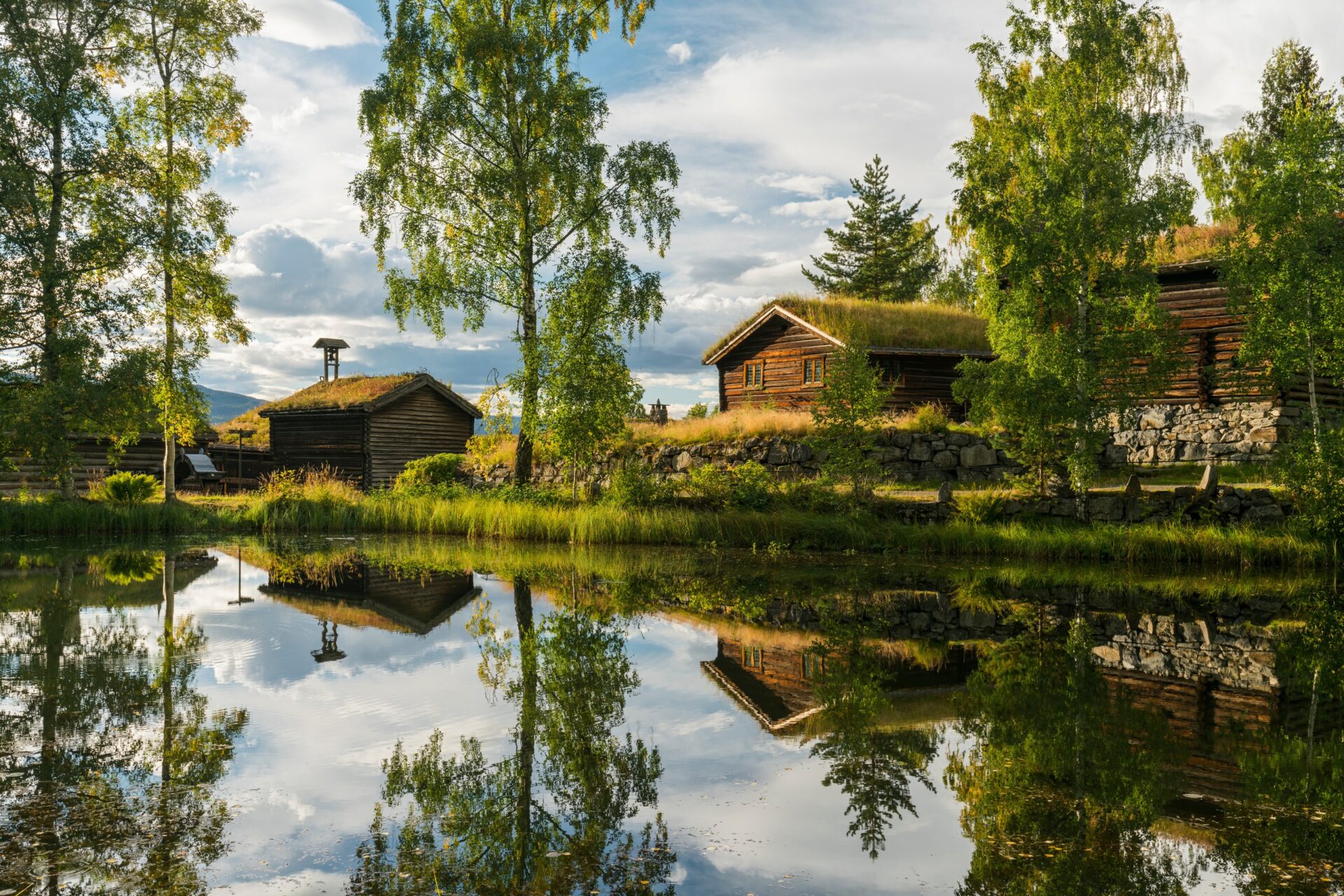 Maihaugen Historické dřevěné budovy ve skanzenu Maihaugen v Lillehammeru