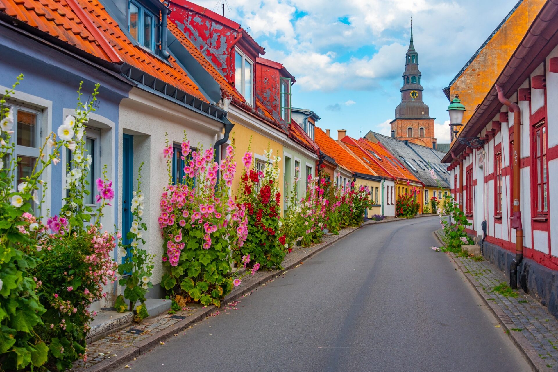 Ystad, Skåne Barevné hrázděné domy v uličce jihošvédského Ystadu