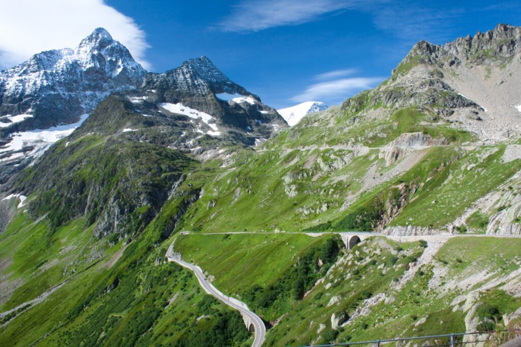 Sustenpass Serpentiny silnice přes průsmyk Sustenpass ve švýcarských Alpách