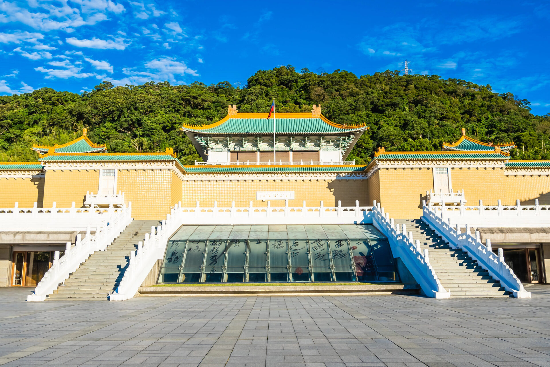 Národní palácové muzeum Průčelí Národního palácového muzea v Taipei s tradiční čínskou střechou