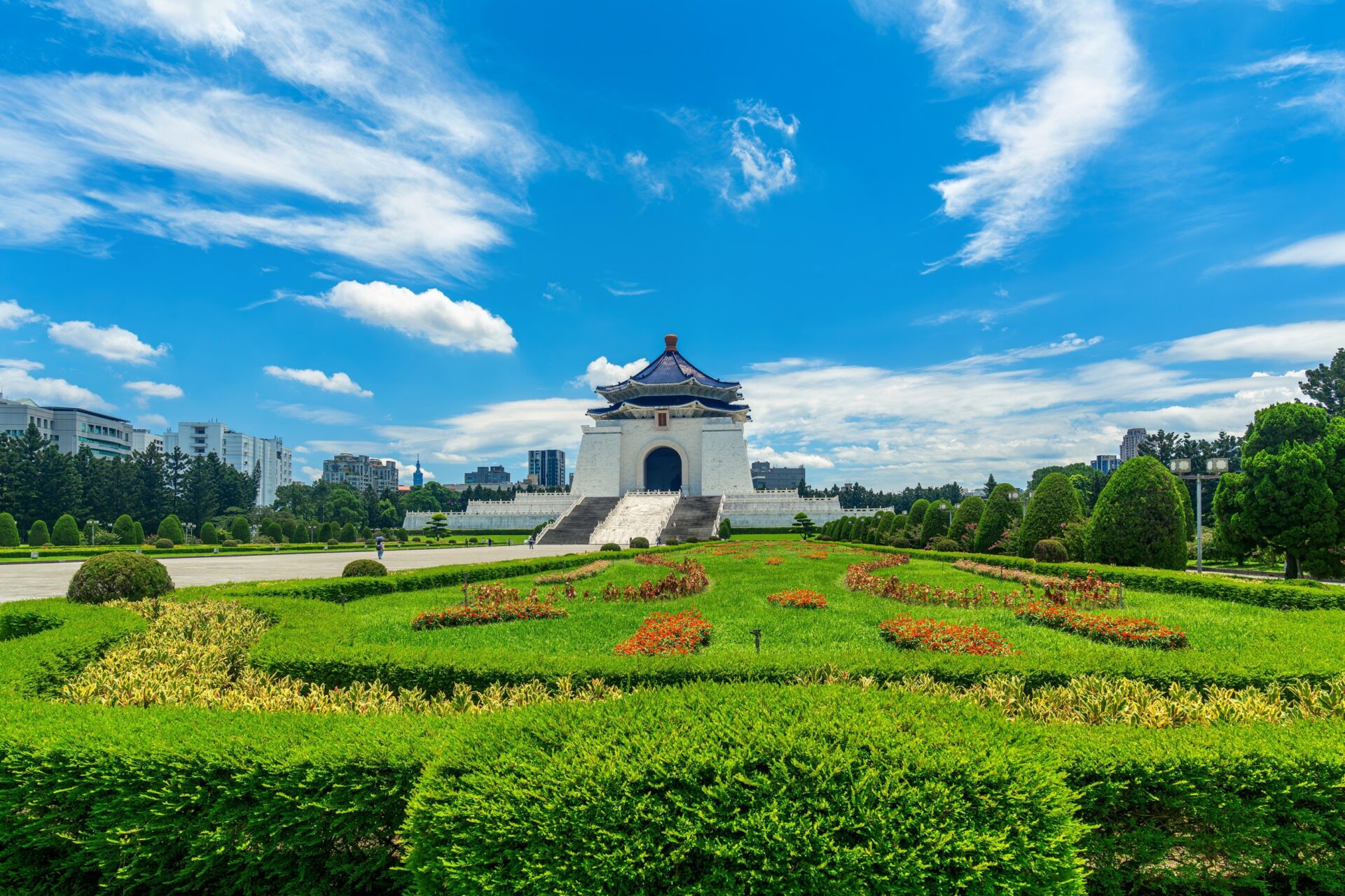 Memoriál Čankajška Memoriál Čankajška a náměstí Svobody v Taipei za slunečného dne