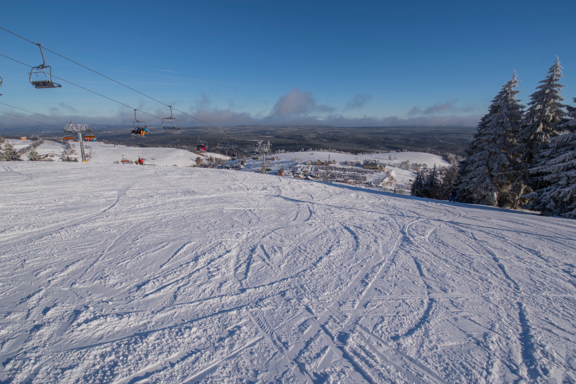 Zieleniec Ski Arena Upravená sjezdovka a sedačková lanovka ve středisku Zieleniec Ski Arena