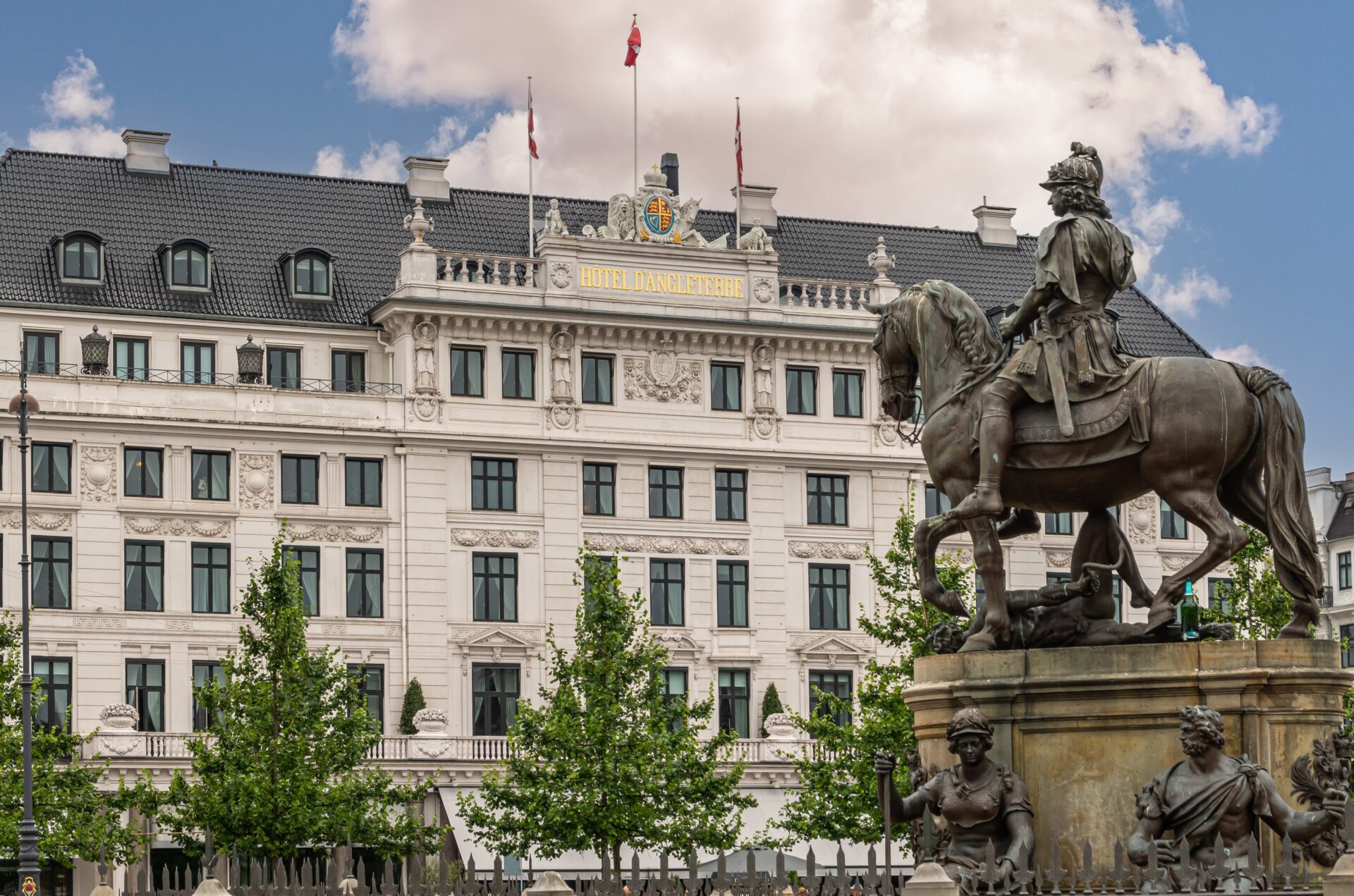 Jezdecká socha Kristiána V. na náměstí Kongens Nytorv v Kodani