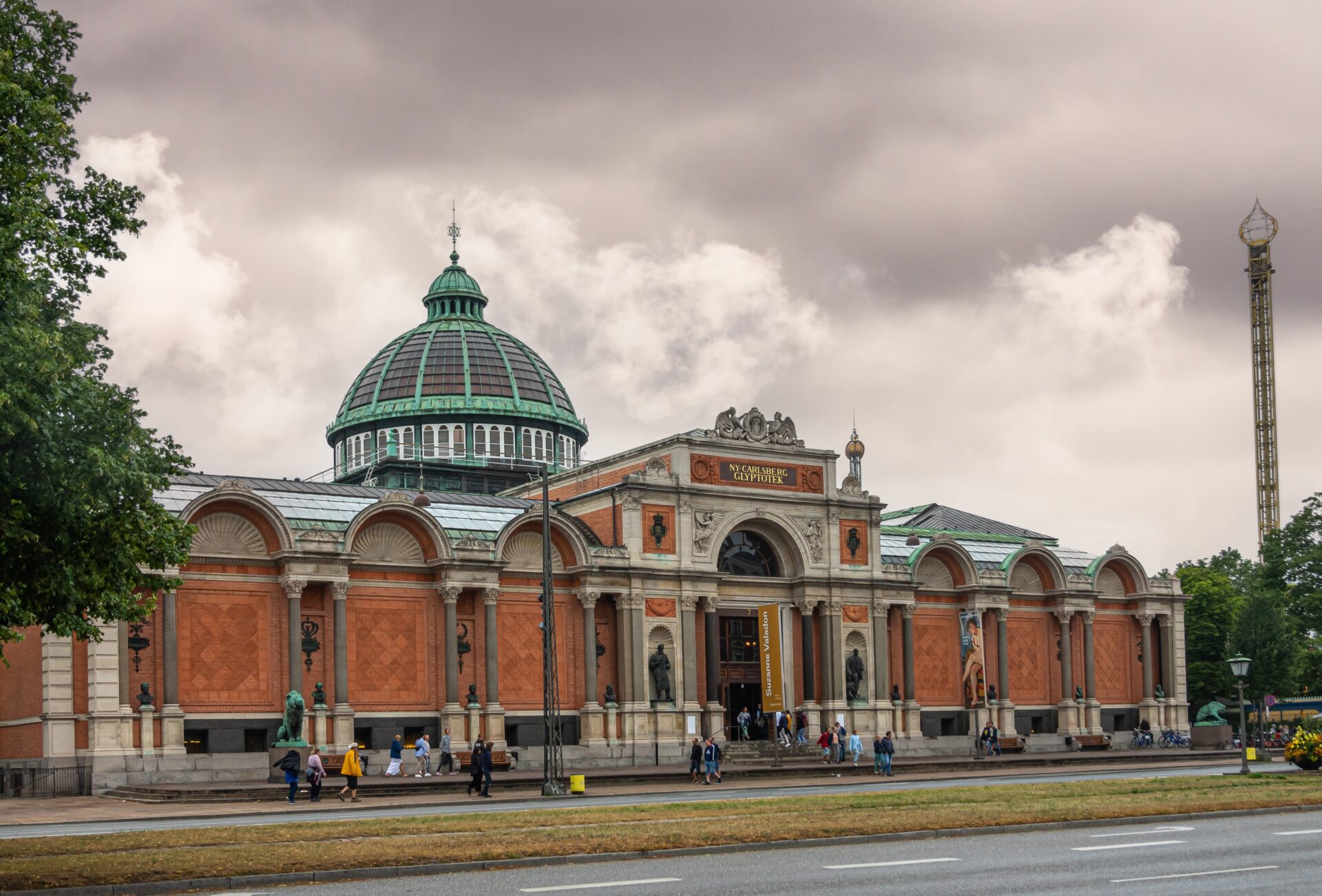 Historická fasáda muzea Ny Carlsberg Glyptotek v Kodani